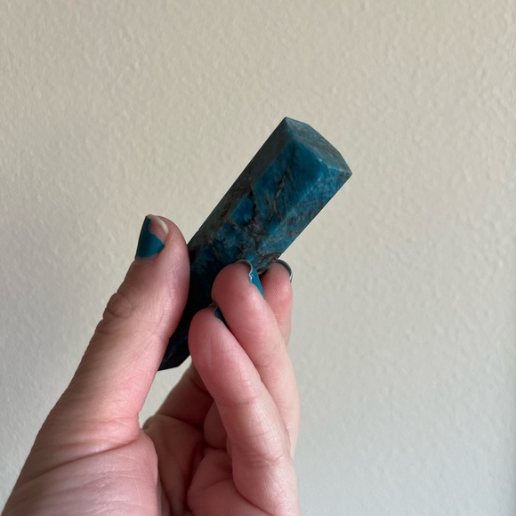 BLUE APATITE TOWER - Picture 6 of 10